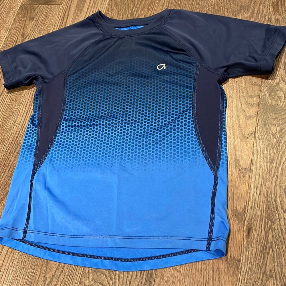 EUC Gap Fit sz S youth (6-7) athletic tshirt
